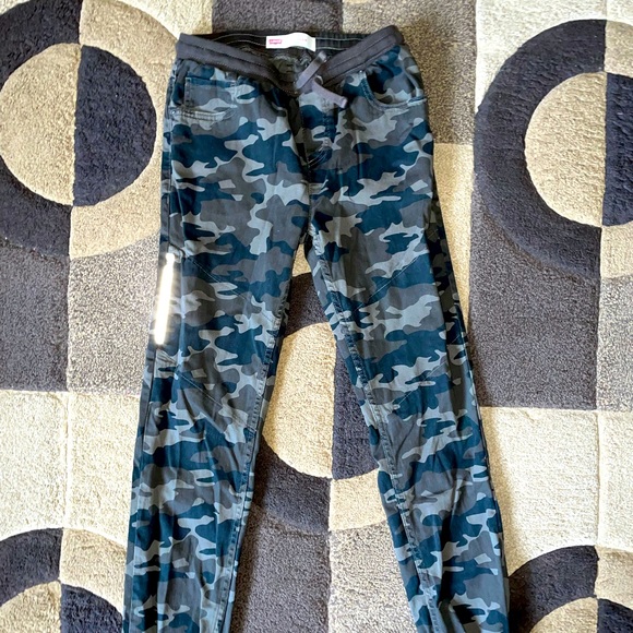 Boys Youth Size XL Levi Camo Joggers - Picture 1 of 4